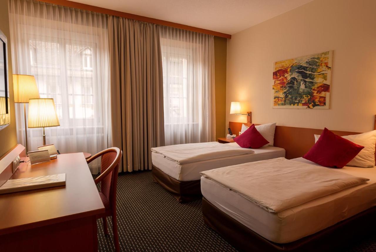 Central Hotel Loewen Фельдкірш Екстер'єр фото